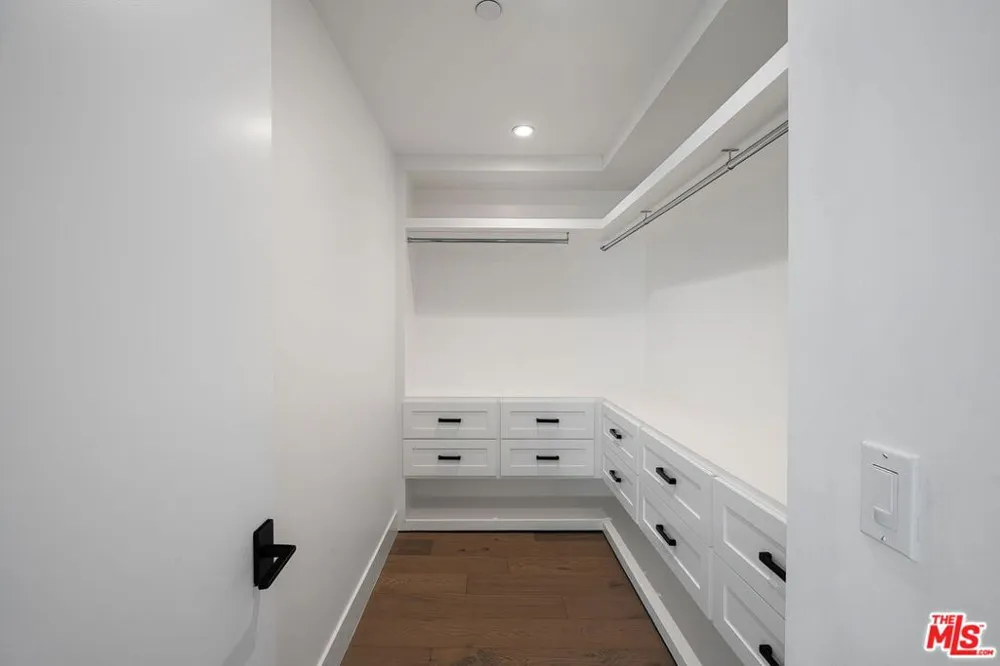 1927 18th Street #B Santa Monica, CA 90404