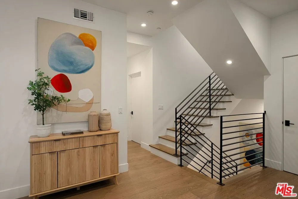 1927 18th Street #B Santa Monica, CA 90404