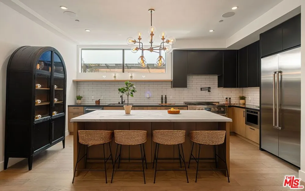 1927 18th Street #B Santa Monica, CA 90404