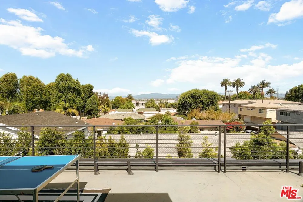 1927 18th Street #B Santa Monica, CA 90404