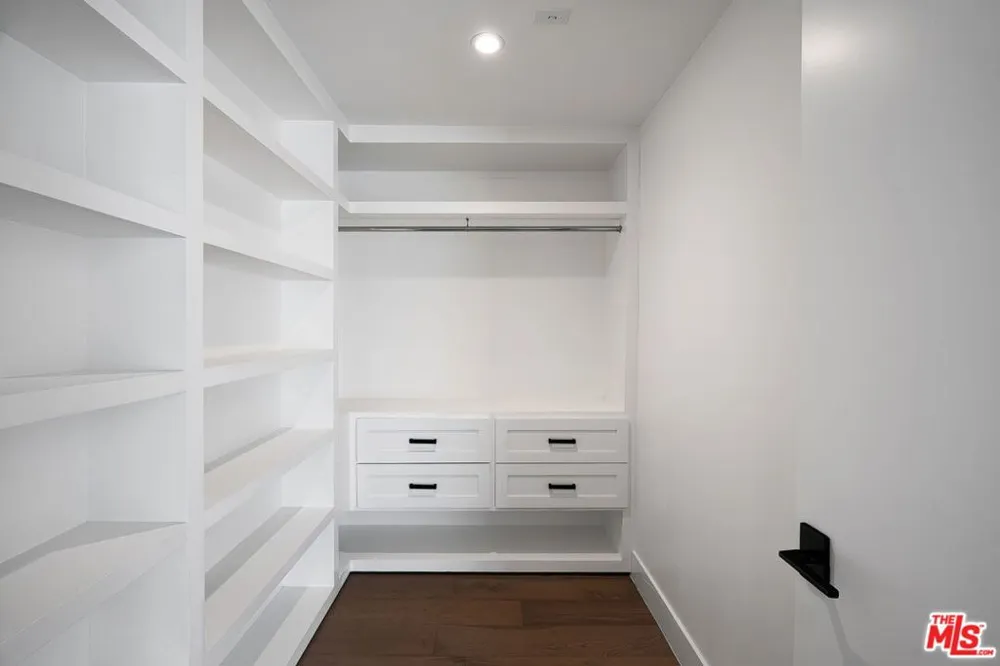 1927 18th Street #B Santa Monica, CA 90404