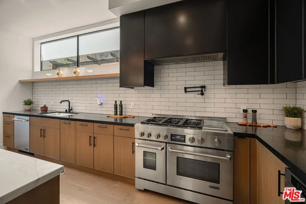 1927 18th Street #B Santa Monica, CA 90404