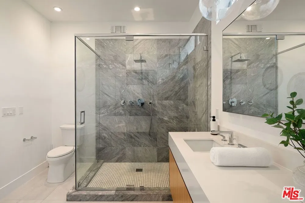 1927 18th Street #B Santa Monica, CA 90404