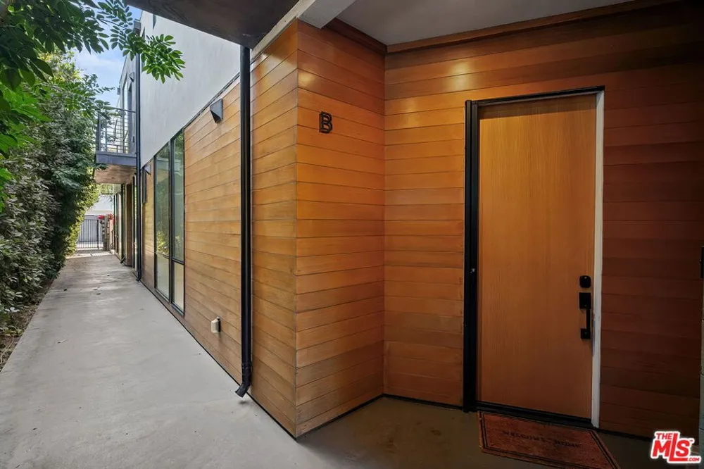 1927 18th Street #B Santa Monica, CA 90404