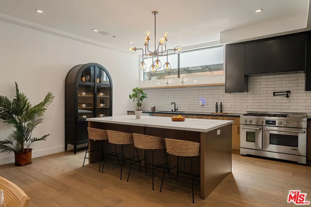 1927 18th Street #B Santa Monica, CA 90404