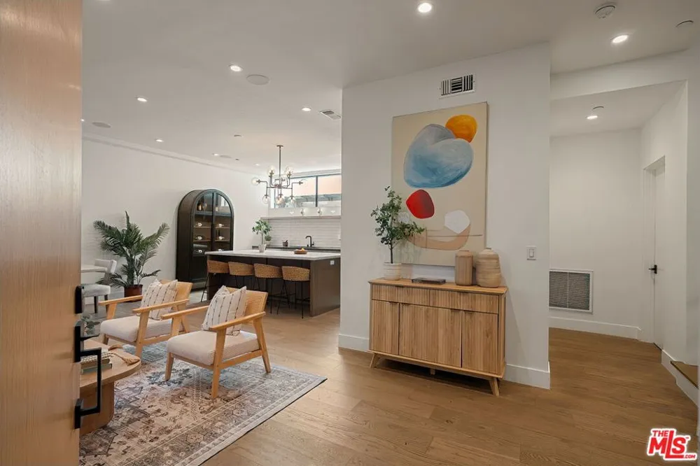1927 18th Street #B Santa Monica, CA 90404