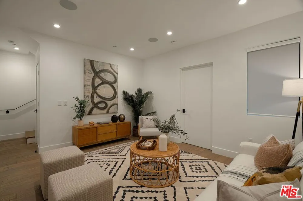 1927 18th Street #B Santa Monica, CA 90404