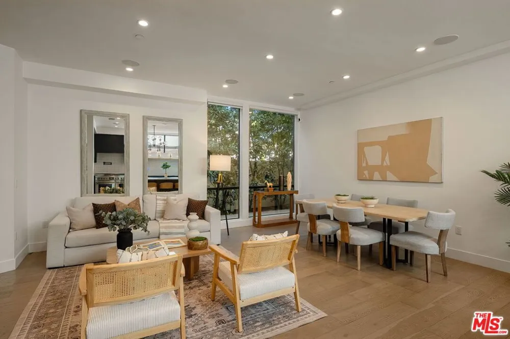 1927 18th Street #B Santa Monica, CA 90404