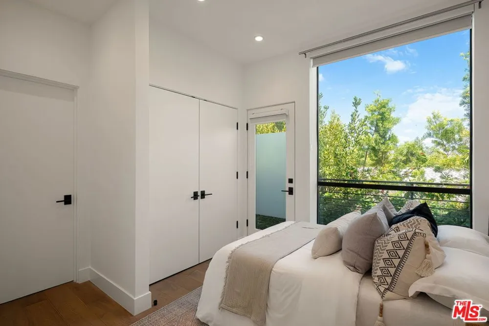1927 18th Street #B Santa Monica, CA 90404