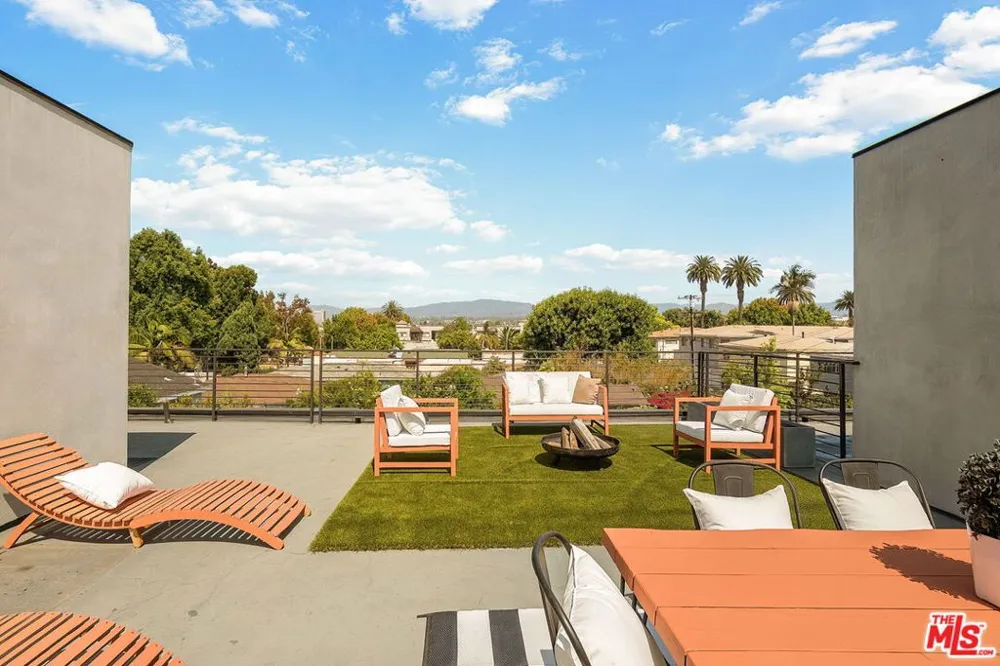 1927 18th Street #B Santa Monica, CA 90404