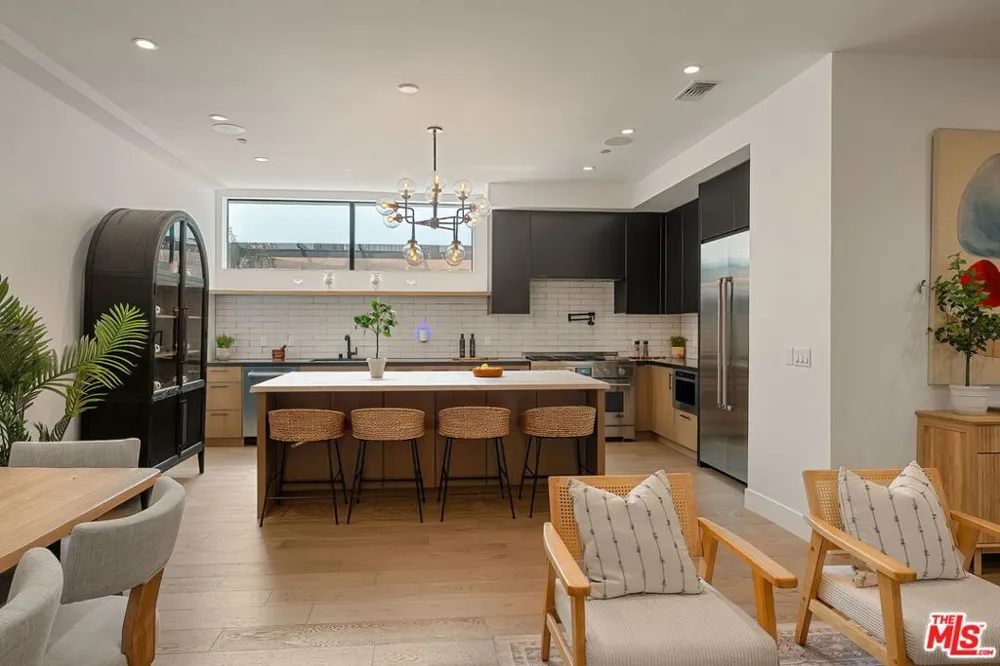 1927 18th Street #B Santa Monica, CA 90404