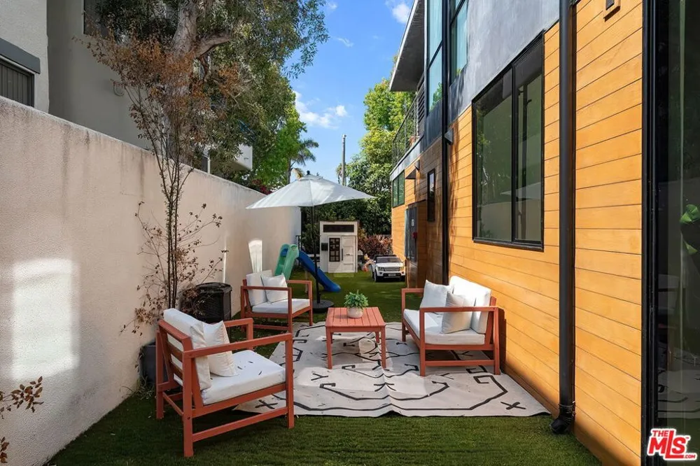 1927 18th Street #B Santa Monica, CA 90404