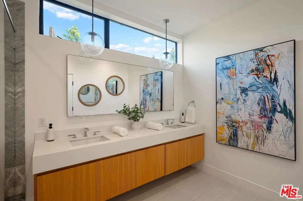 1927 18th Street #B Santa Monica, CA 90404