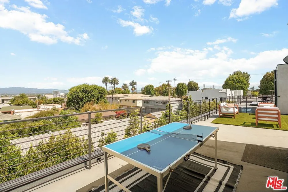 1927 18th Street #B Santa Monica, CA 90404