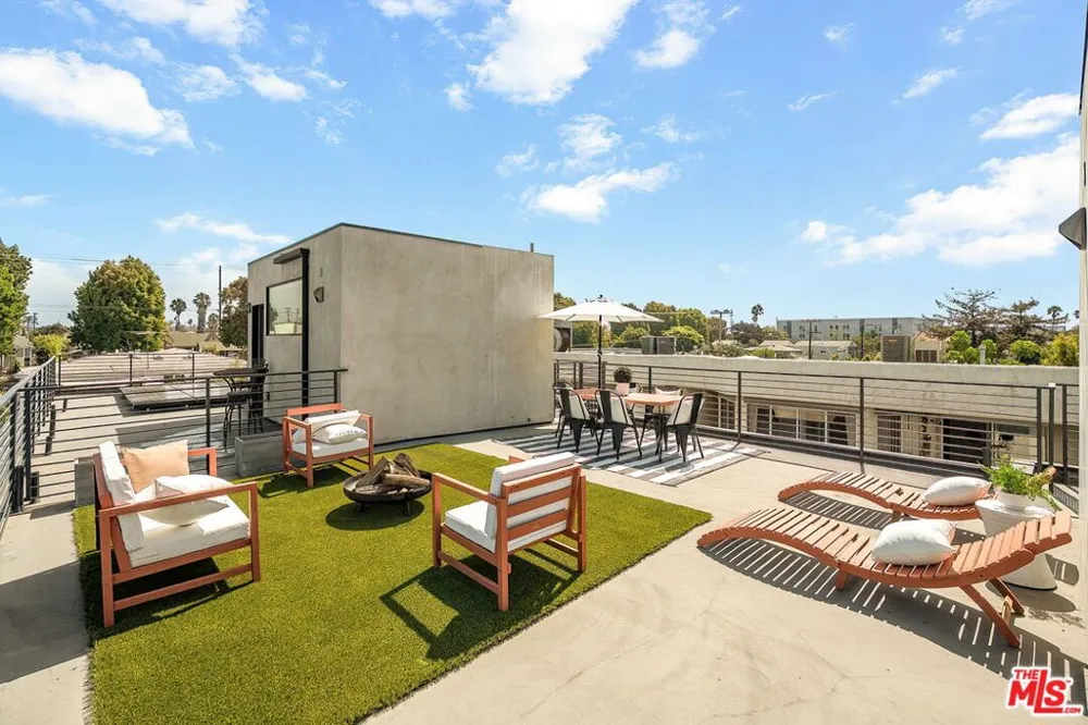 1927 18th Street #B Santa Monica, CA 90404