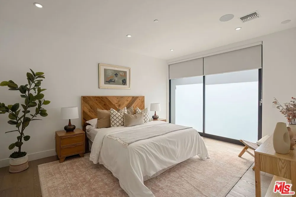 1927 18th Street #B Santa Monica, CA 90404