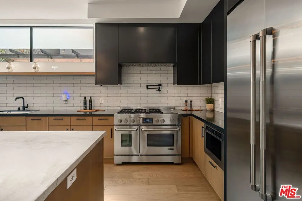 1927 18th Street #B Santa Monica, CA 90404
