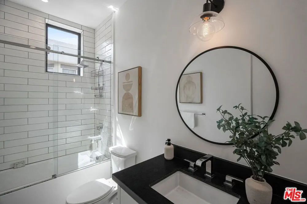1927 18th Street #B Santa Monica, CA 90404