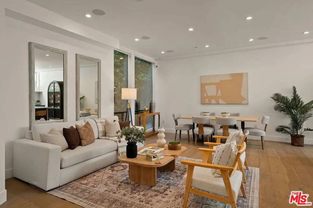1927 18th Street #B Santa Monica, CA 90404