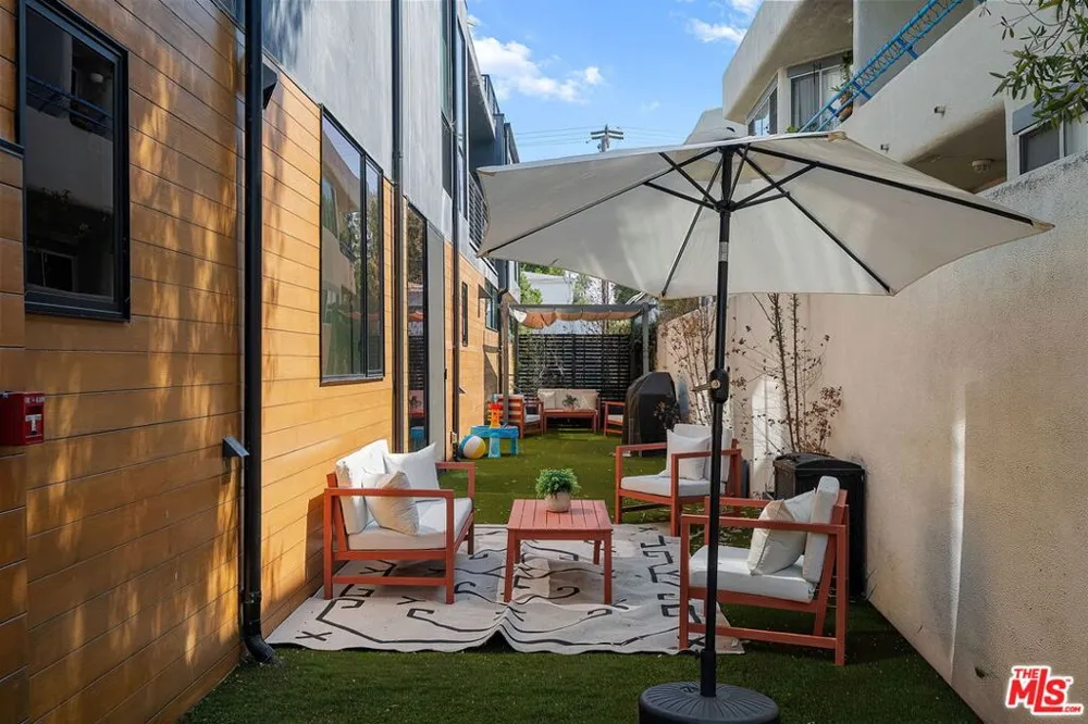 1927 18th Street #B Santa Monica, CA 90404