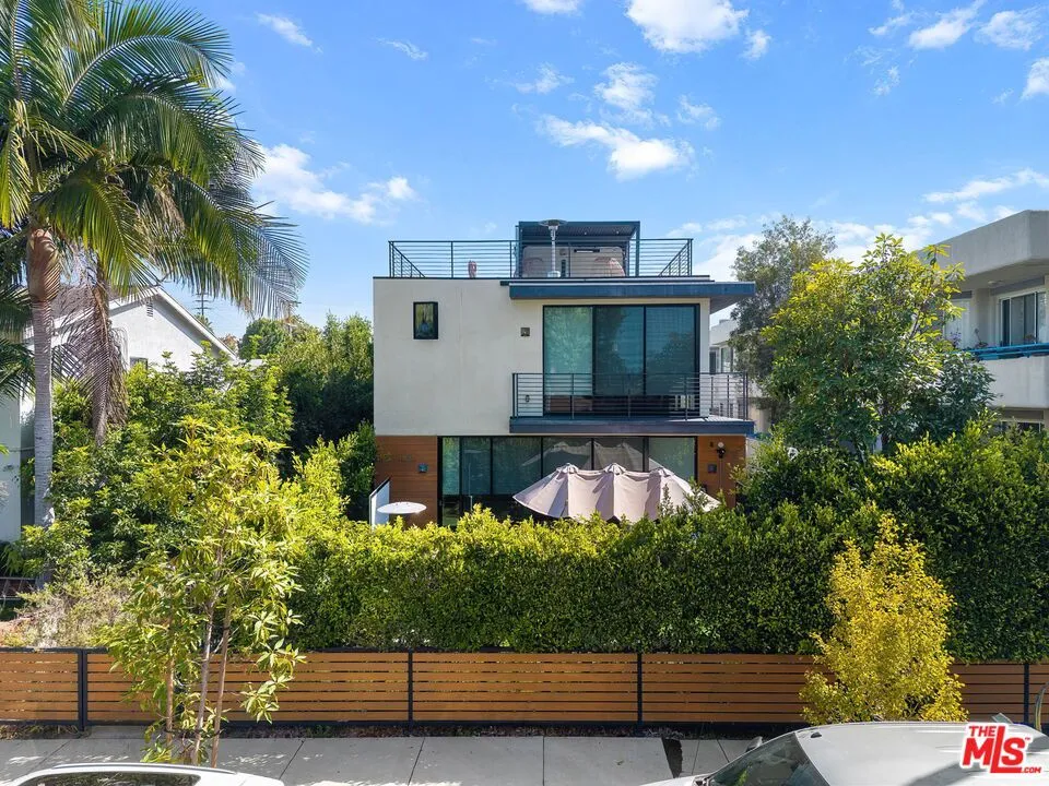 1927 18th Street #B Santa Monica, CA 90404