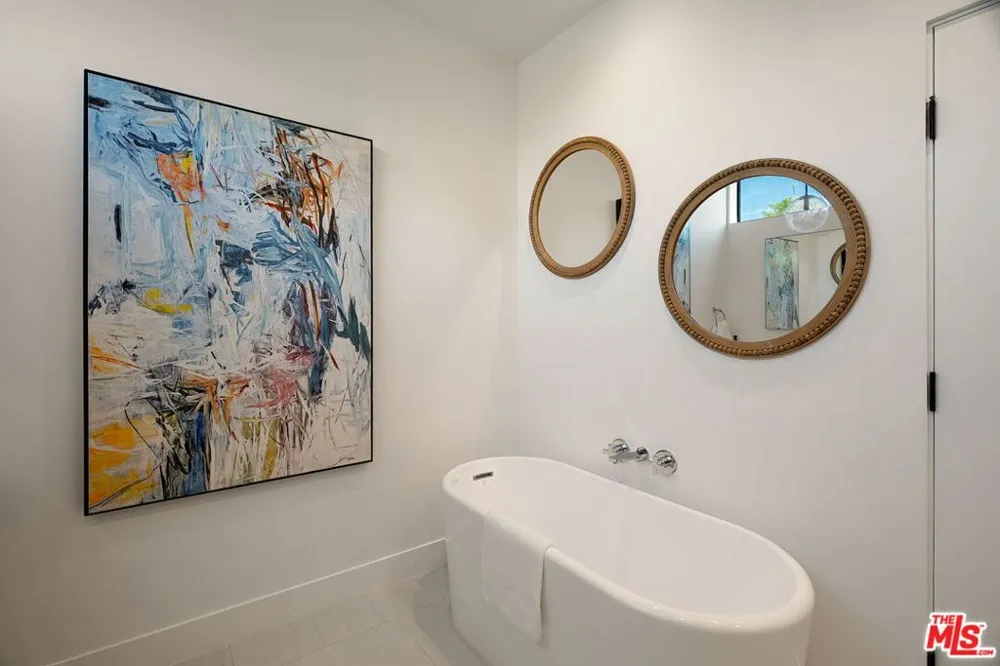 1927 18th Street #B Santa Monica, CA 90404