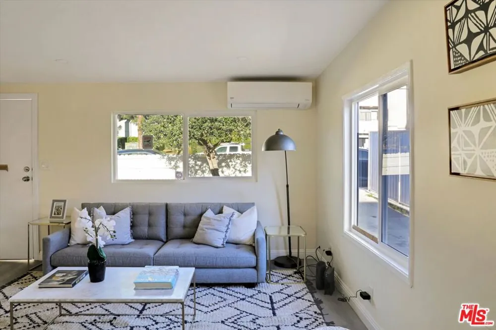 624 W Beach Avenue Inglewood, CA 90302