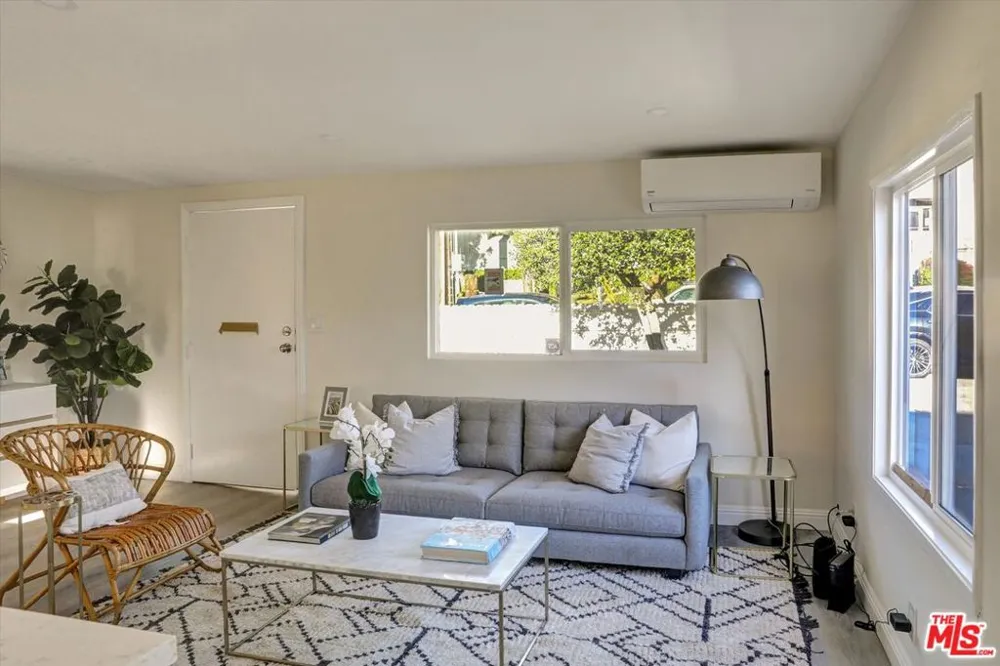 624 W Beach Avenue Inglewood, CA 90302