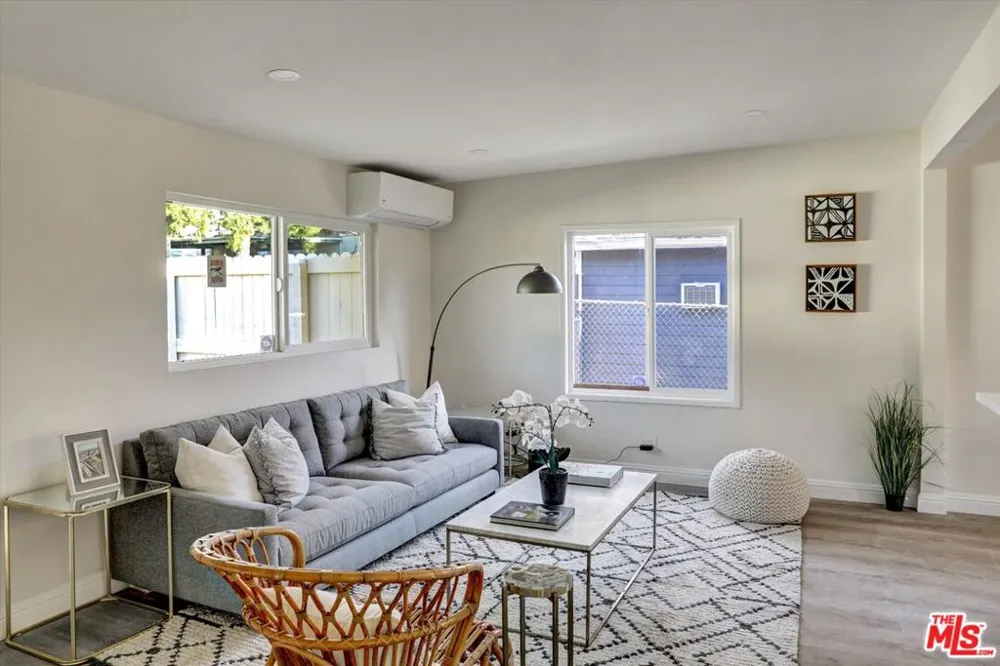 624 W Beach Avenue Inglewood, CA 90302