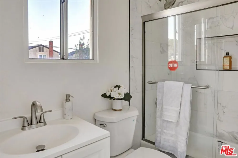 624 W Beach Avenue Inglewood, CA 90302