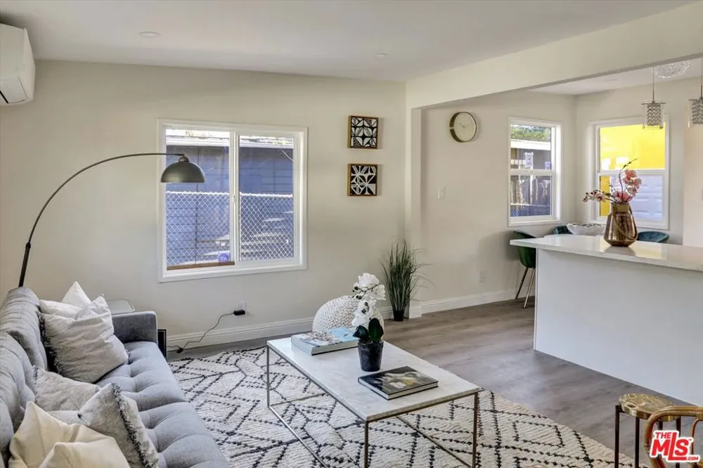 624 W Beach Avenue Inglewood, CA 90302
