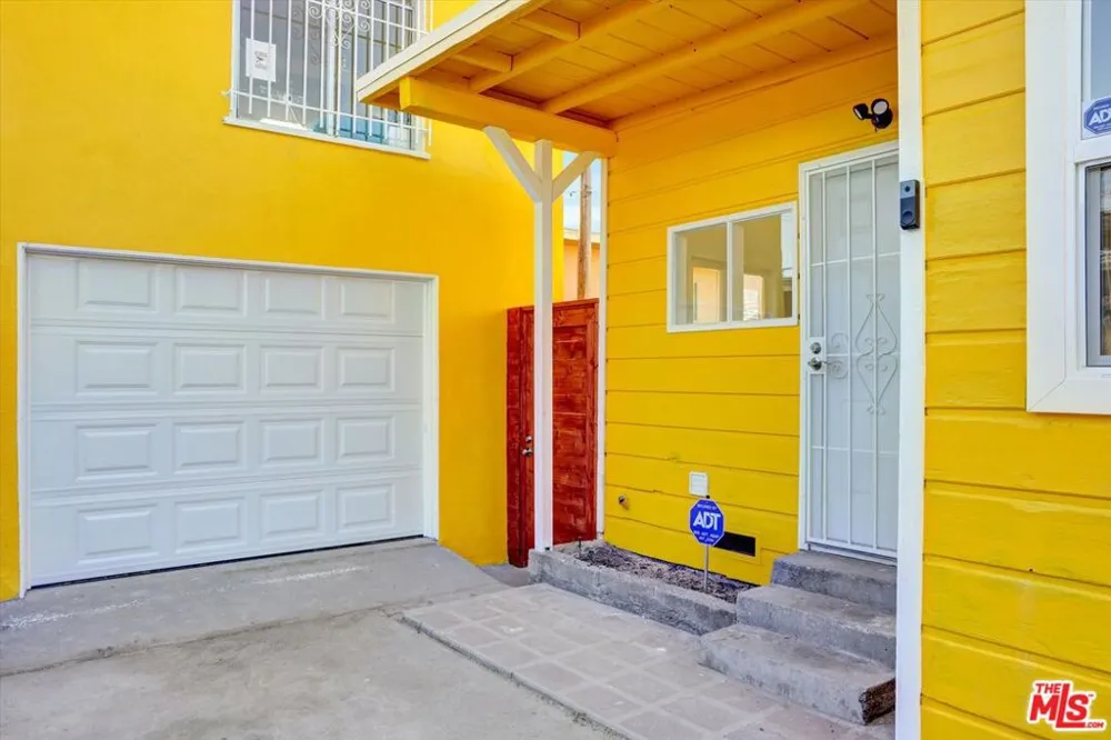 624 W Beach Avenue Inglewood, CA 90302