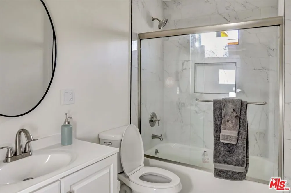 624 W Beach Avenue Inglewood, CA 90302