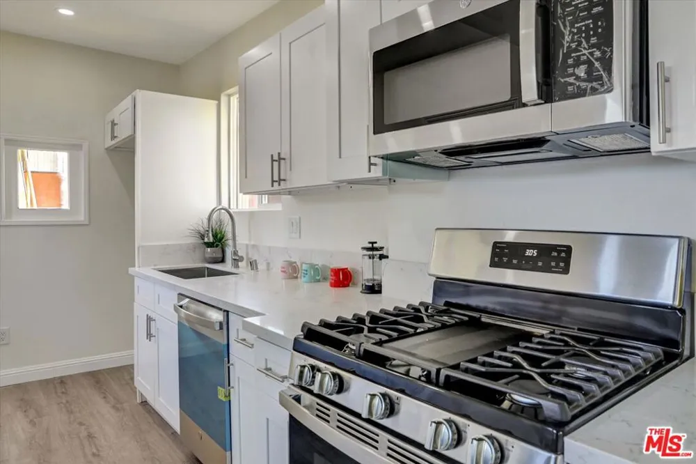 624 W Beach Avenue Inglewood, CA 90302