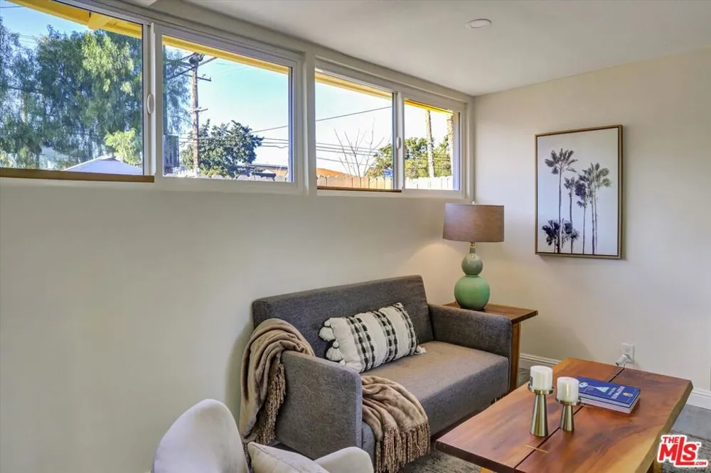 624 W Beach Avenue Inglewood, CA 90302