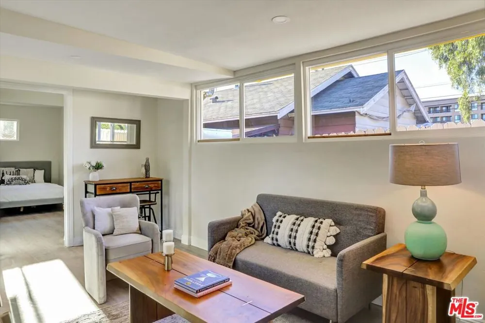 624 W Beach Avenue Inglewood, CA 90302