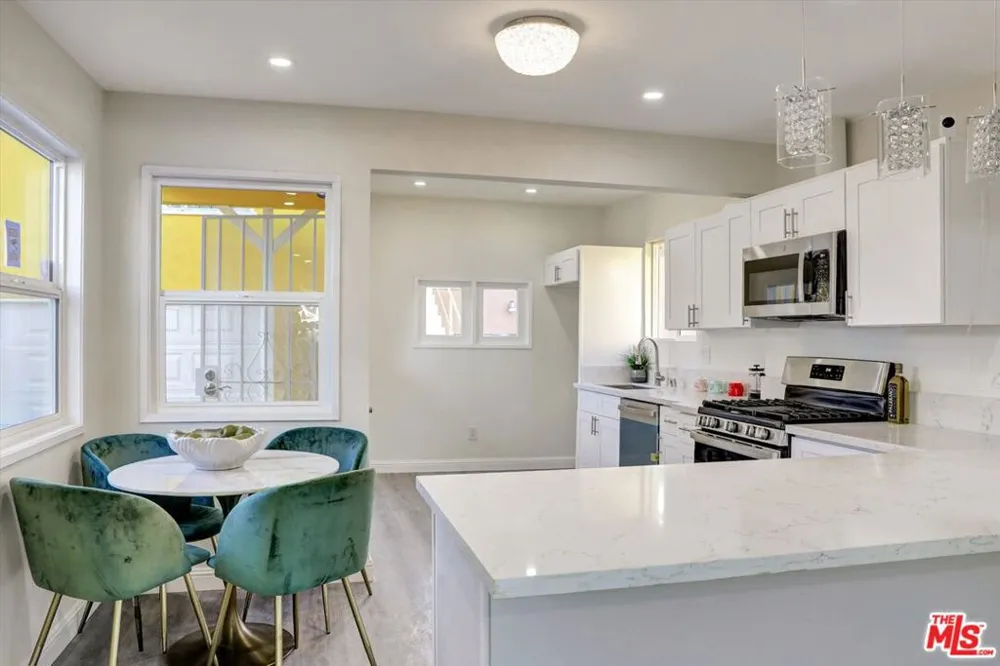 624 W Beach Avenue Inglewood, CA 90302
