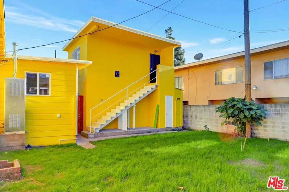624 W Beach Avenue Inglewood, CA 90302