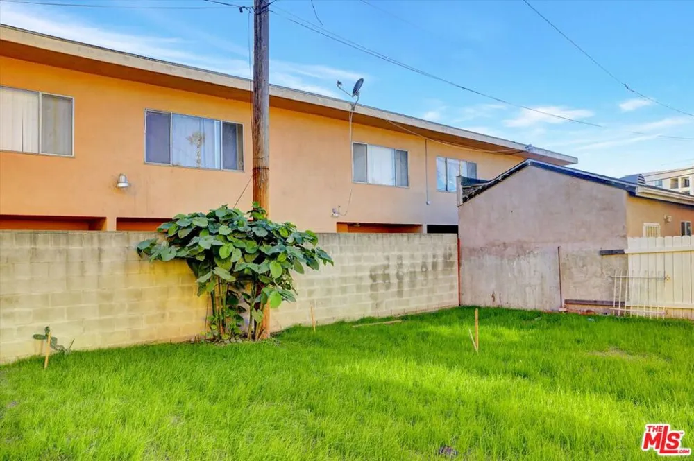 624 W Beach Avenue Inglewood, CA 90302