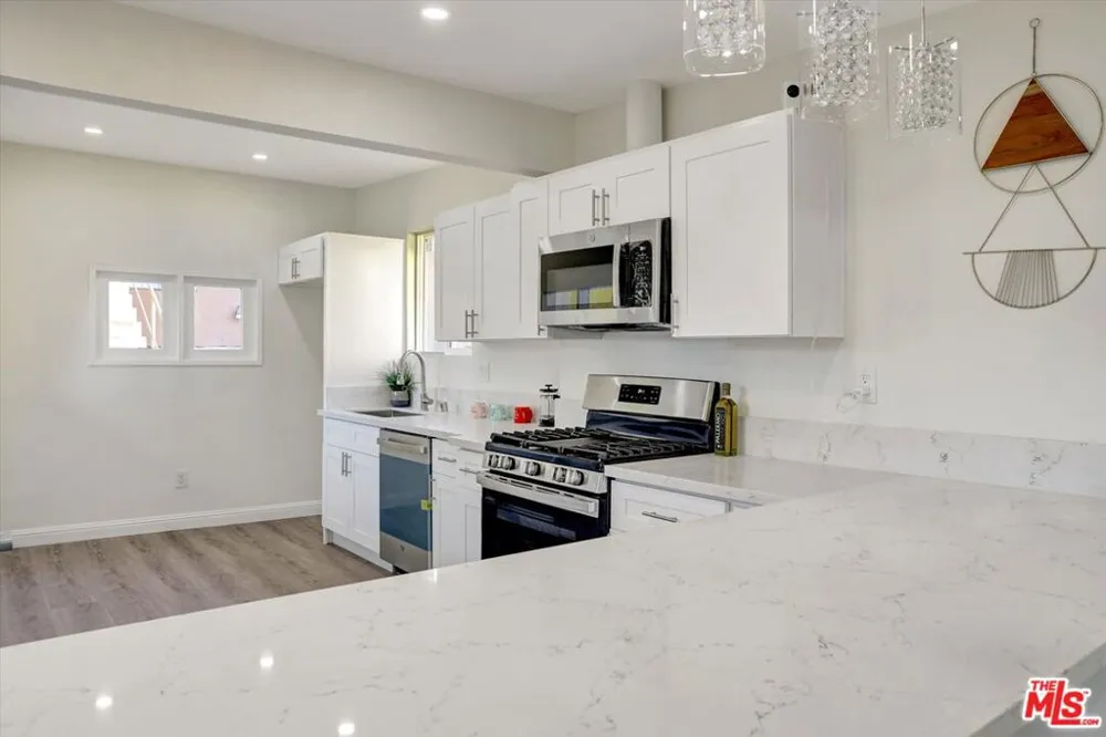 624 W Beach Avenue Inglewood, CA 90302