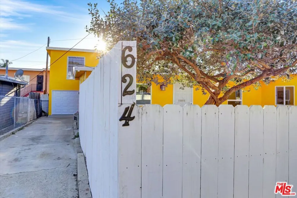 624 W Beach Avenue Inglewood, CA 90302