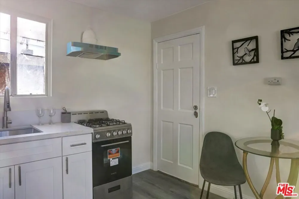 624 W Beach Avenue Inglewood, CA 90302