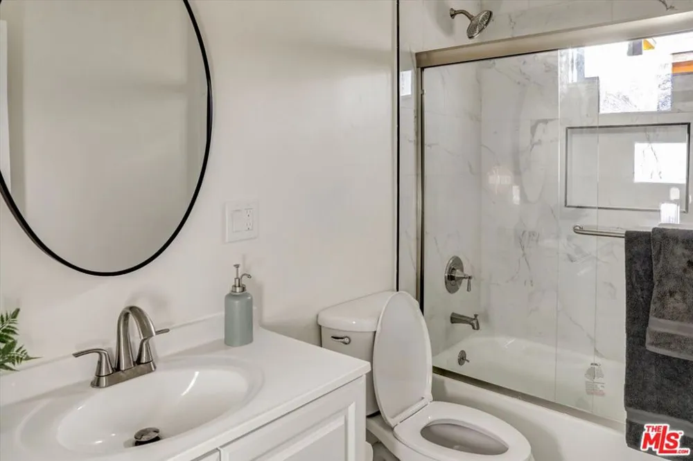 624 W Beach Avenue Inglewood, CA 90302