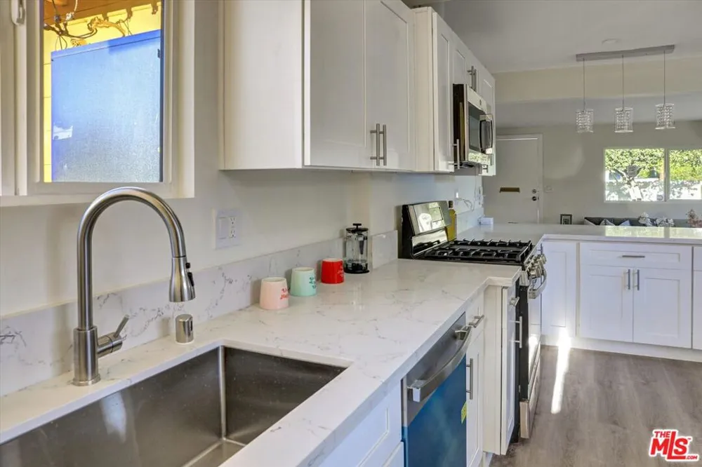 624 W Beach Avenue Inglewood, CA 90302