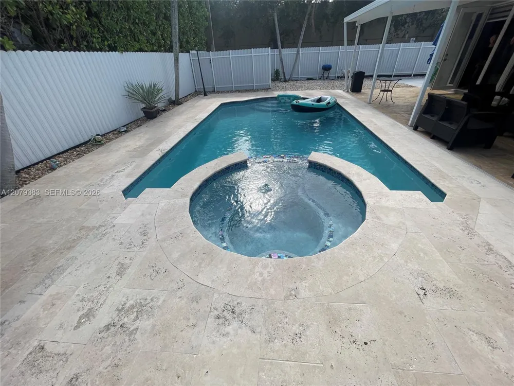 9180 NW 149th Ter Miami Lakes, FL 33018