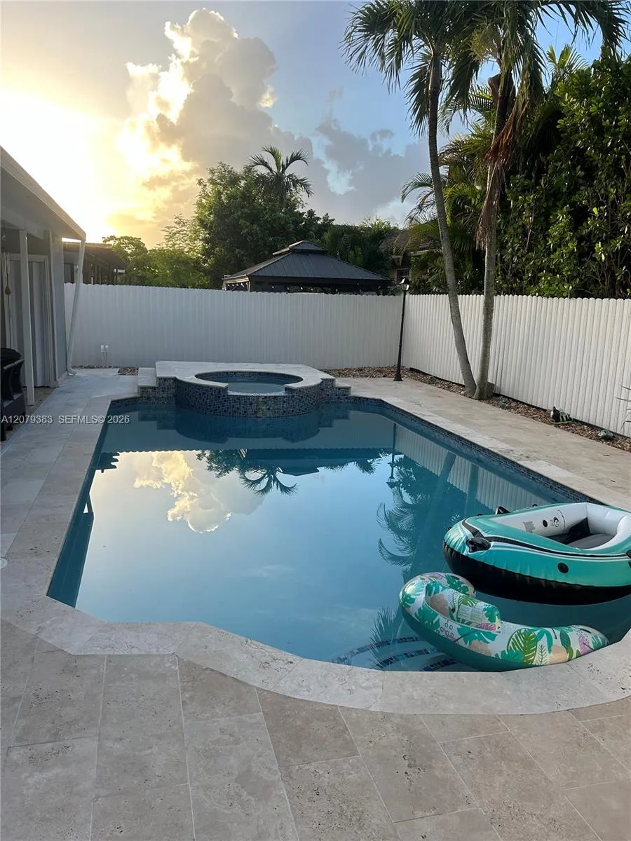 9180 NW 149th Ter Miami Lakes, FL 33018