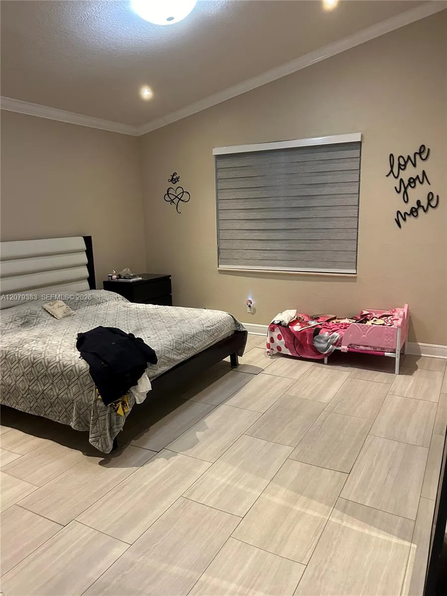 9180 NW 149th Ter Miami Lakes, FL 33018