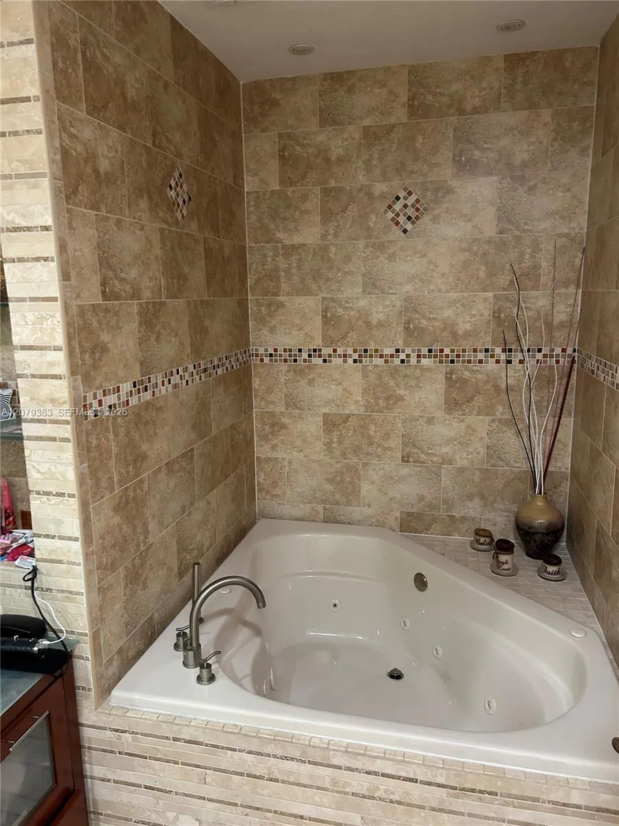 9180 NW 149th Ter Miami Lakes, FL 33018
