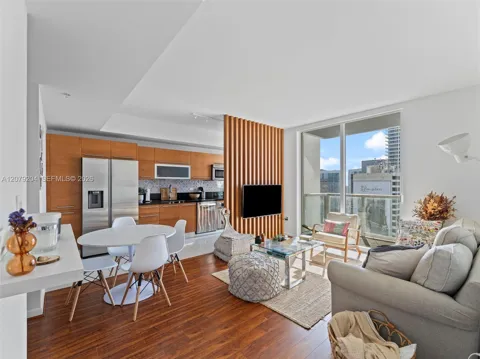 244 Biscayne Blvd #3105
