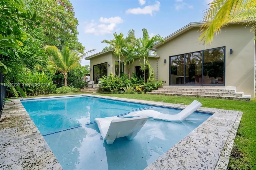 2434 SW 19th St Miami, FL 33145